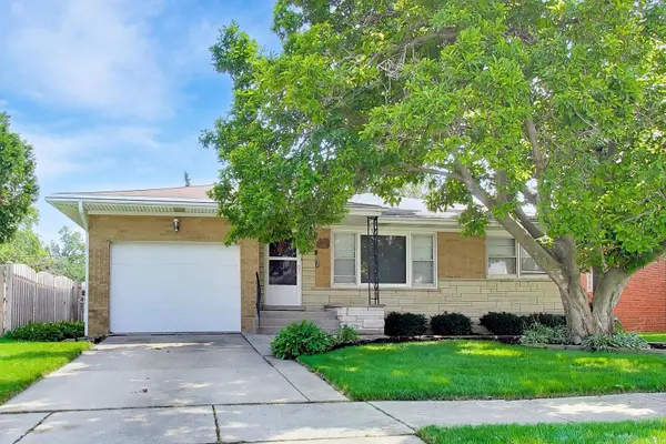 909 Worcester AVE, Westchester, IL 60154