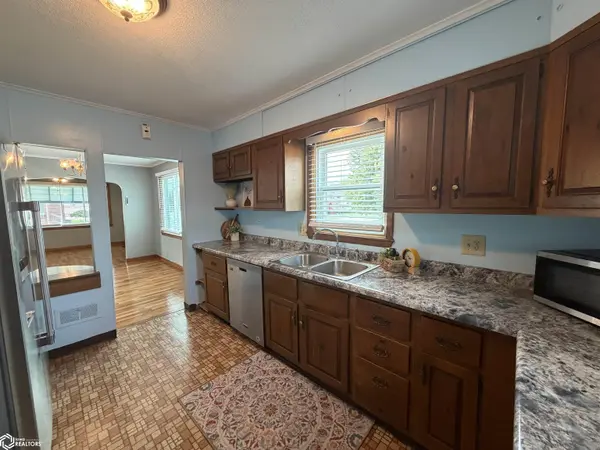 402 E State ST, Centerville, IA 52544