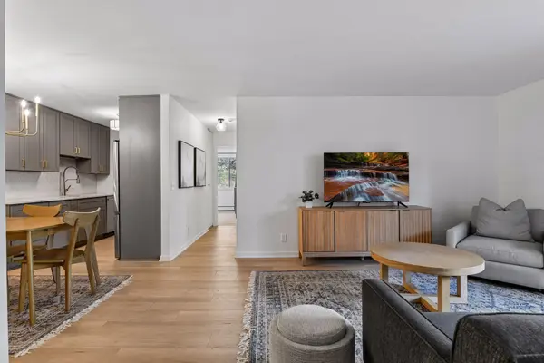 215 Barry AVE S #202, Wayzata, MN 55391