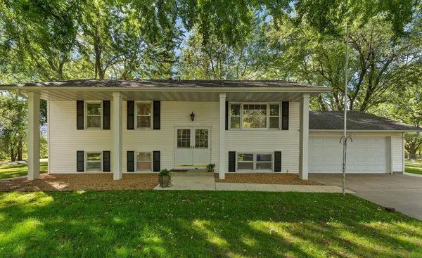18421 Country Squires CIR, Prior Lake, MN 55372