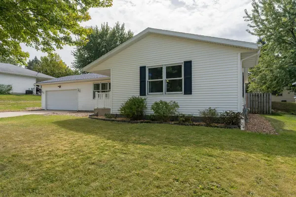 107 Meadow LN, Janesville, MN 56048