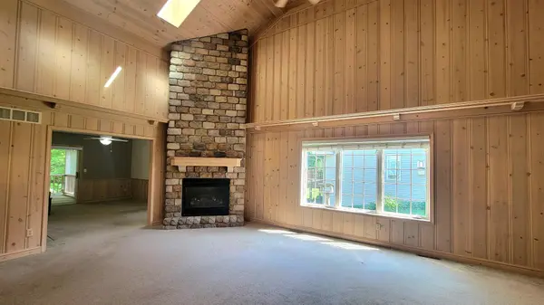1374 Field Creek CIR, Victoria, MN 55386