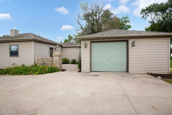 1677 W BUTTE DES MORTS BEACH RD, Neenah, WI 54956