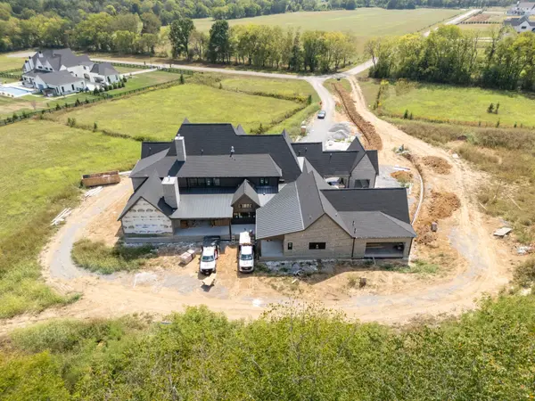 7019 Belcastle Ln, College Grove, TN 37046