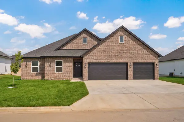3045 E Heritage ST, Republic, MO 65738