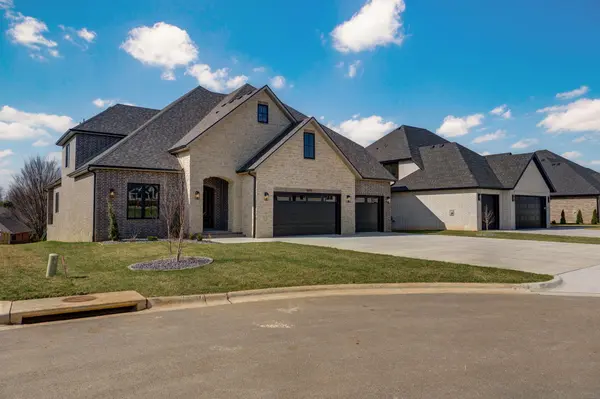 5072 E Ferdinand CT, Springfield, MO 65802