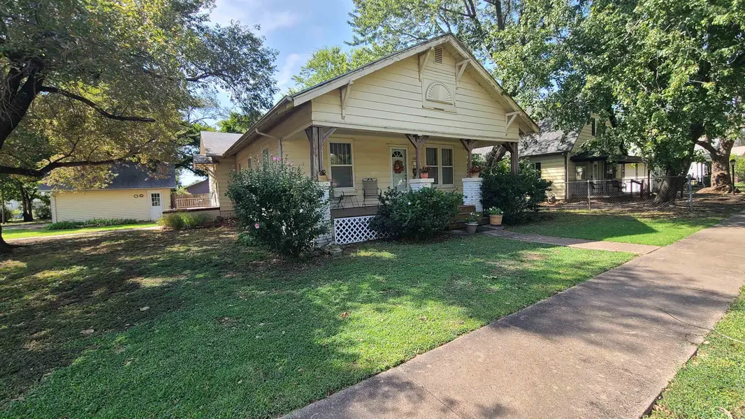 916 E Harvey, Wellington, KS 67152