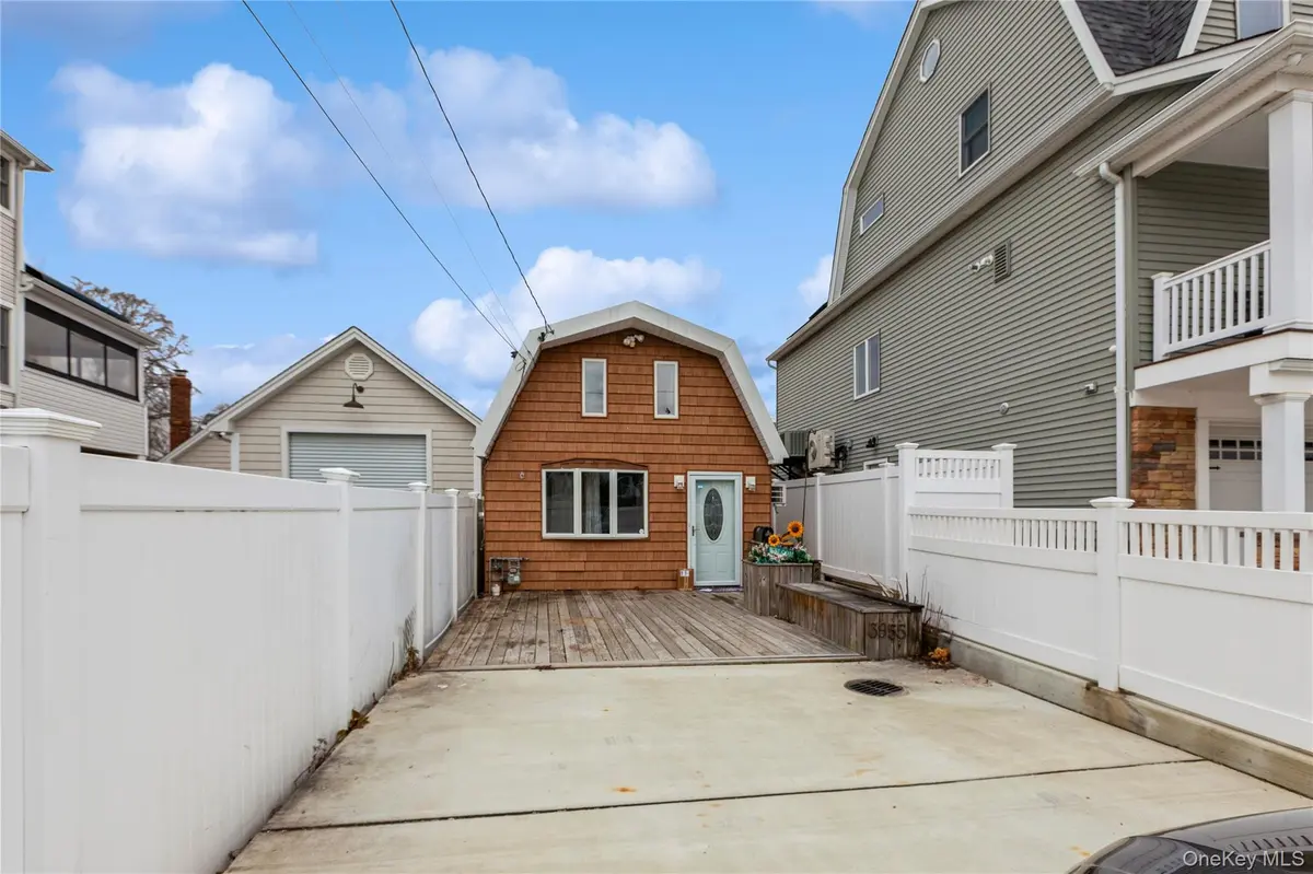 3955 South ST, Seaford, NY 11783