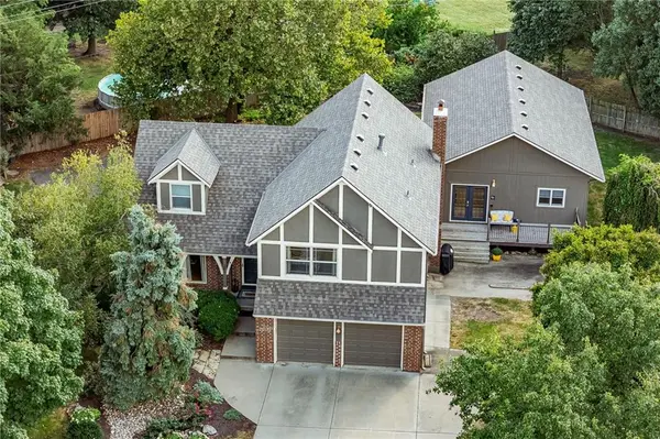 2209 S Scarborough ST, Olathe, KS 66062