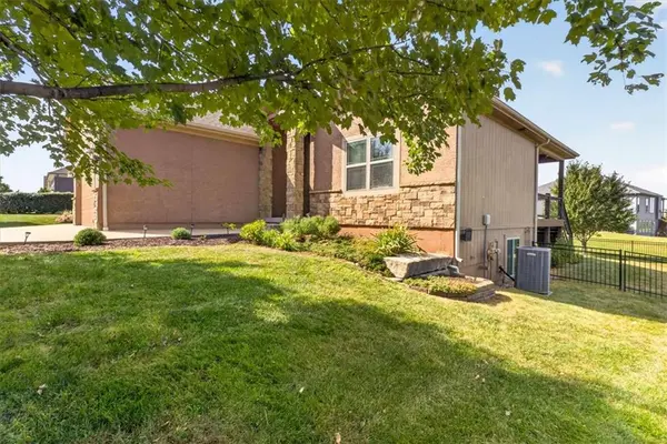 17120 W 197th PL, Spring Hill, KS 66083