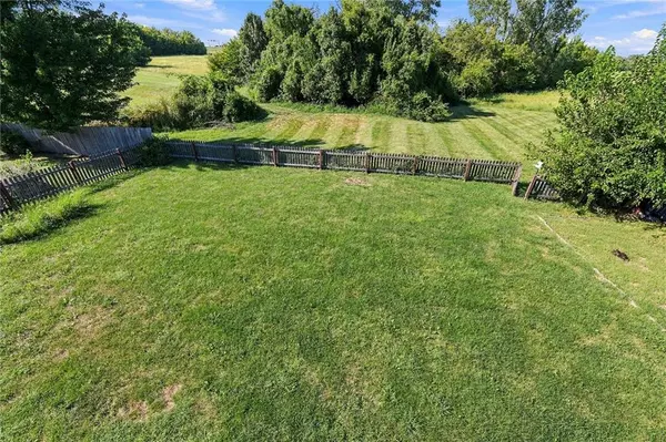 1520 SE 11th ST, Lee's Summit, MO 64081