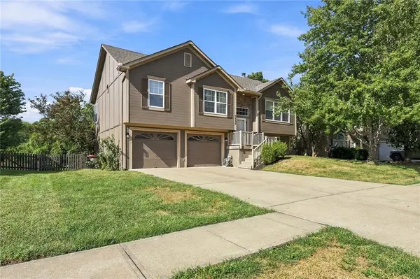 1520 SE 11th ST, Lee's Summit, MO 64081