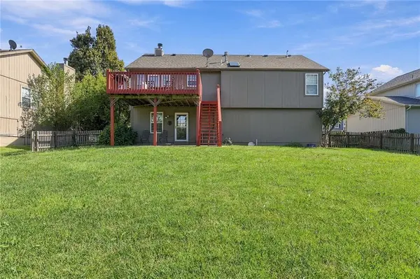 1520 SE 11th ST, Lee's Summit, MO 64081