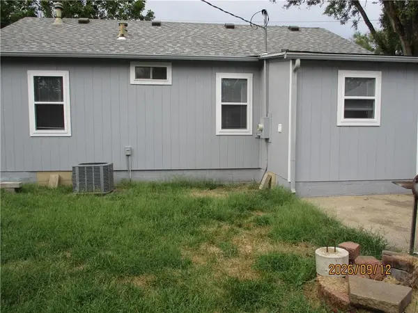 603 E Poplar ST, Olathe, KS 66061