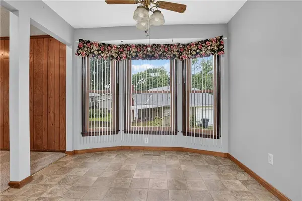 1113 S Valley RD, Olathe, KS 66061