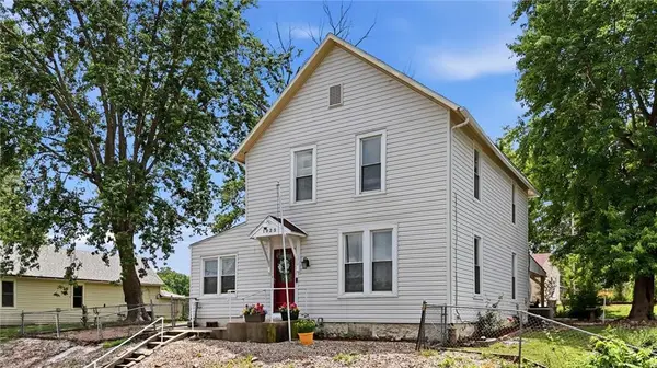 1025 Ironmoulders ST, Leavenworth, KS 66048