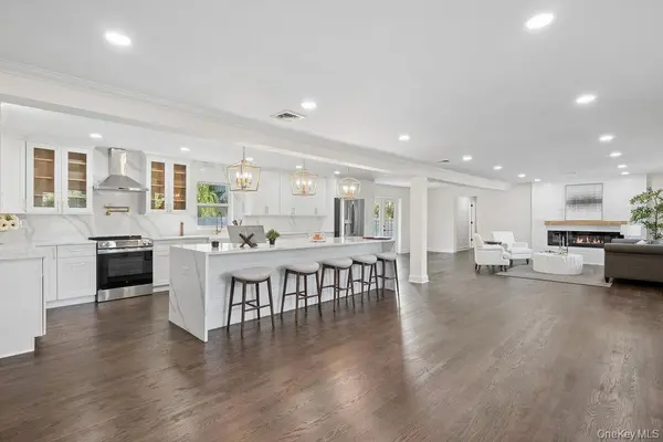 80 Oak RD, Bayport, NY 11705