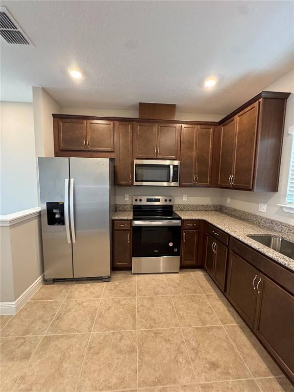 9740 UNDSET ALY #9740, Orlando, FL 32827