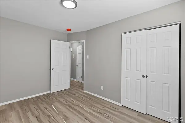2227 Burns AVE, St Louis, MO 63114