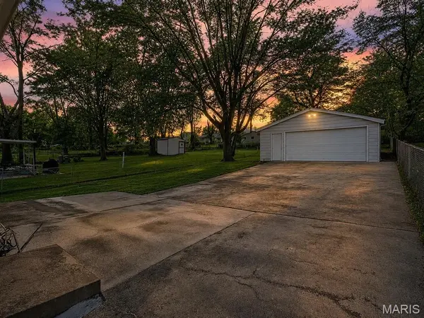 2227 Burns AVE, St Louis, MO 63114