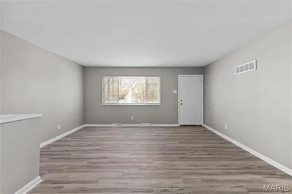 2227 Burns AVE, St Louis, MO 63114