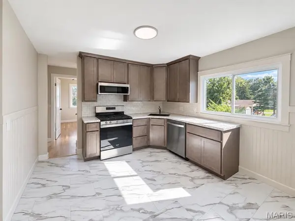 4026 Melon DR, St Louis, MO 63125