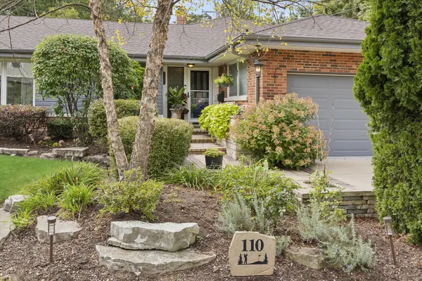 110 S Herbert RD, Riverside, IL 60546