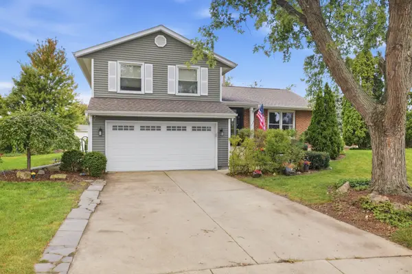 10 Canterbury CT, Streamwood, IL 60107