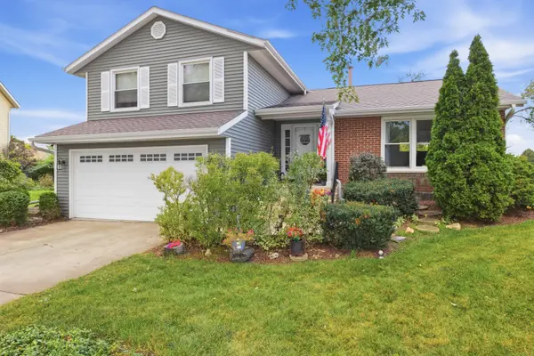 10 Canterbury CT, Streamwood, IL 60107