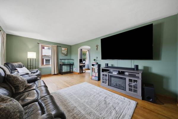 8716 S Richmond AVE, Evergreen Park, IL 60805