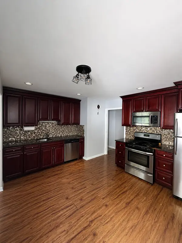 324 N EMERALD AVE, Mundelein, IL 60060