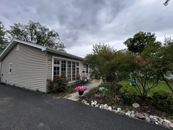 324 N EMERALD AVE, Mundelein, IL 60060