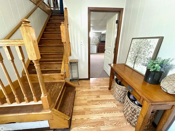 21 Eagle DR, Oakland Acres, IA 50112