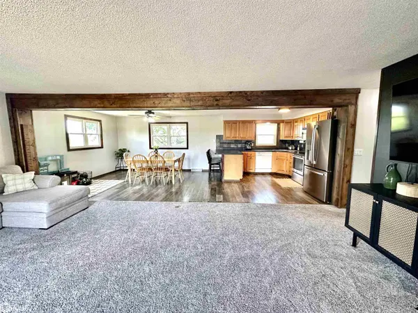 21 Eagle DR, Oakland Acres, IA 50112