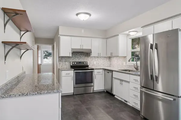 15001 Oakland AVE S, Burnsville, MN 55306