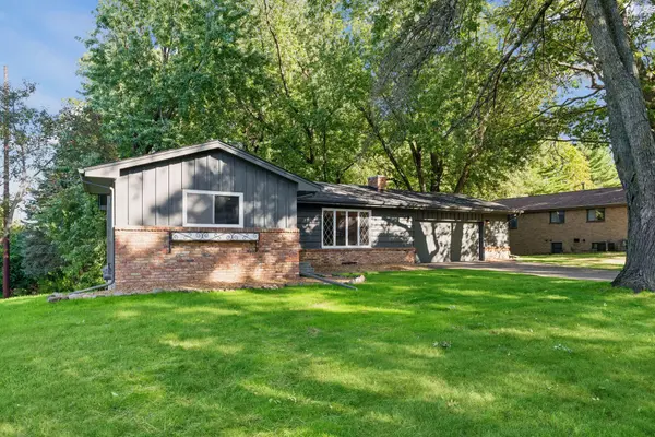 15001 Oakland AVE S, Burnsville, MN 55306
