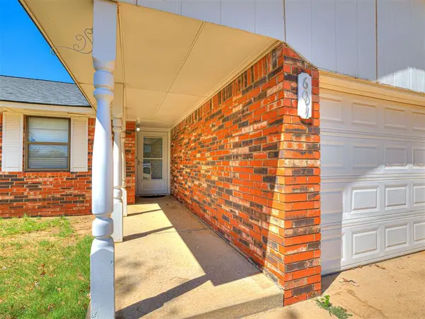 601 Crown DR, Yukon, OK 73099