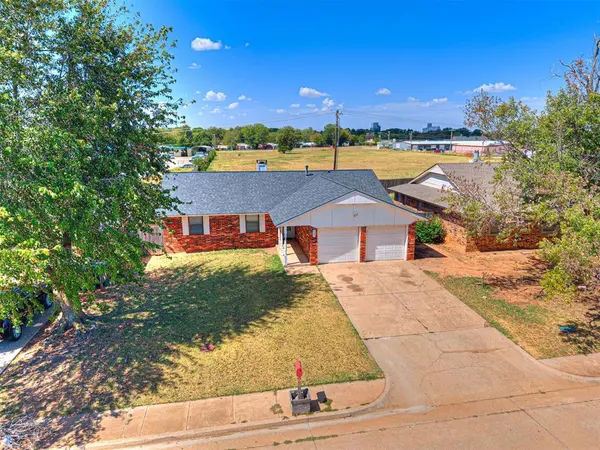 601 Crown DR, Yukon, OK 73099