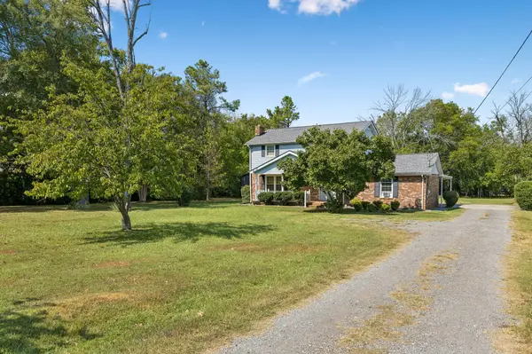 3100 Dell Dr, Hermitage, TN 37076