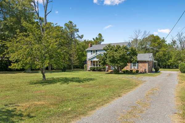 3100 Dell Dr, Hermitage, TN 37076