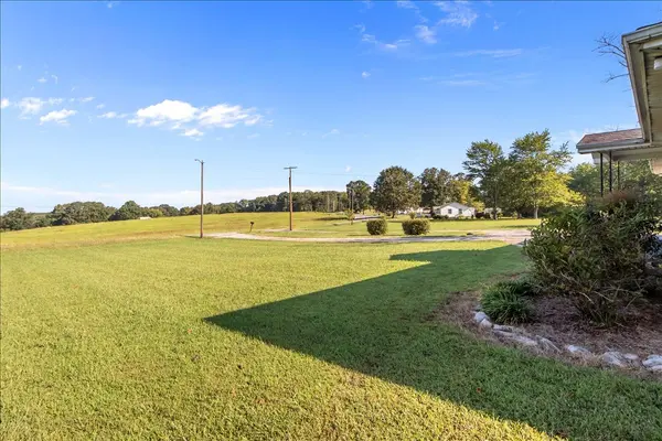 1179 Main St #N, Tennessee Ridge, TN 37178