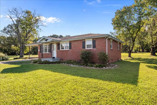1179 Main St #N, Tennessee Ridge, TN 37178
