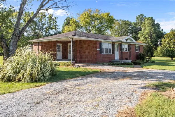 1179 Main St #N, Tennessee Ridge, TN 37178