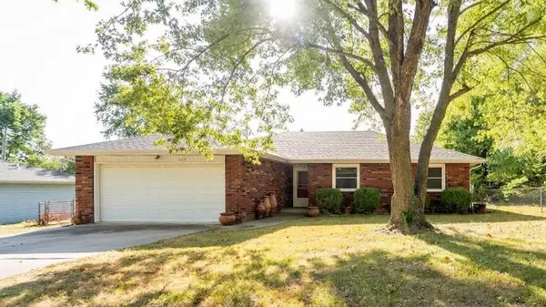 225 N Pringle AVE, Ash Grove, MO 65604