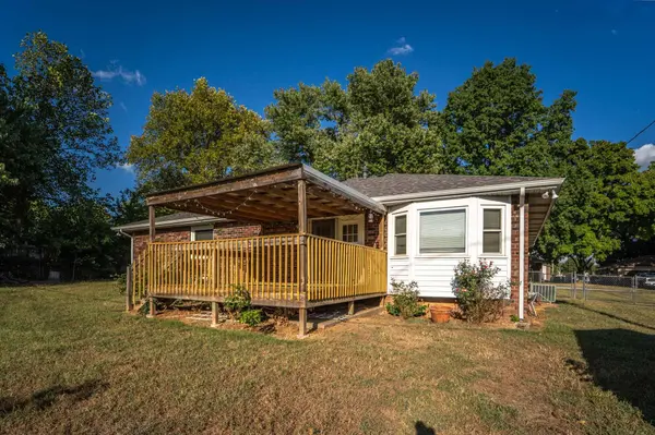 225 N Pringle AVE, Ash Grove, MO 65604