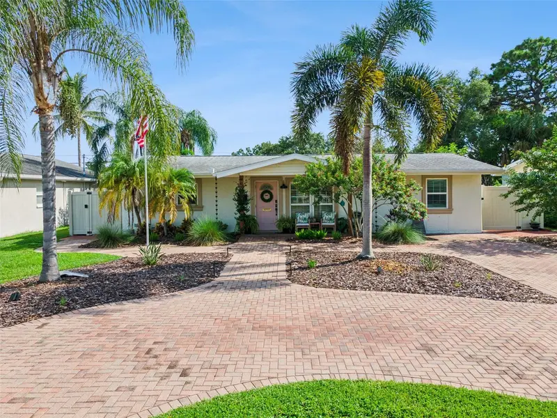 592 43RD AVE NE, St Petersburg, FL 33703
