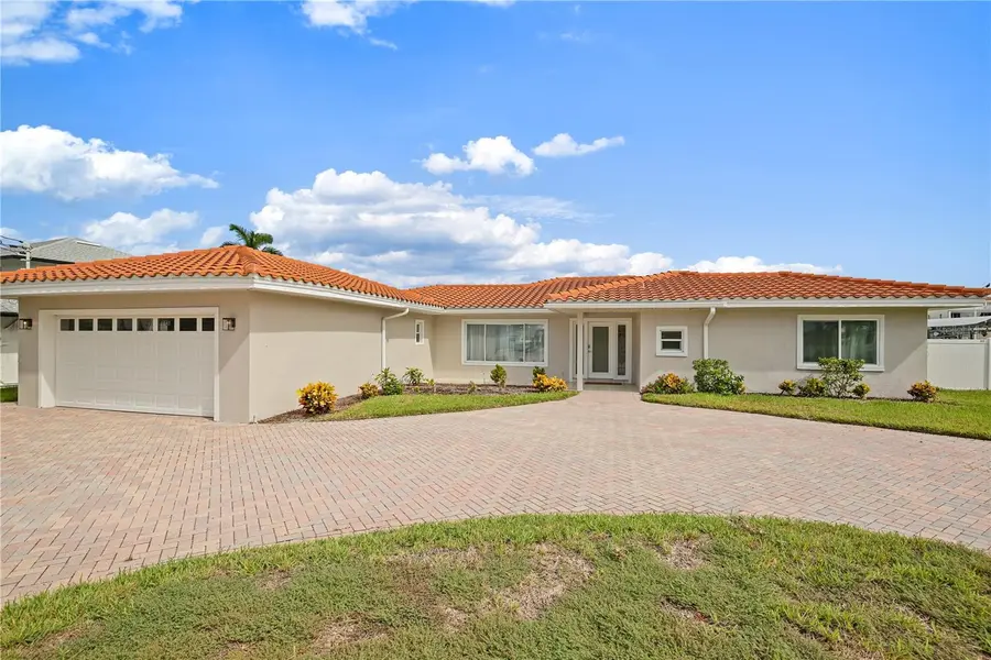 136 BAYSIDE DR, Clearwater, FL 33767