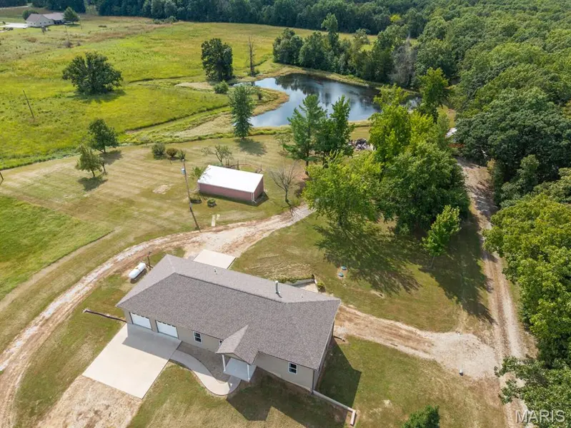 5704 County Road 262, Auxvasse, MO 65231