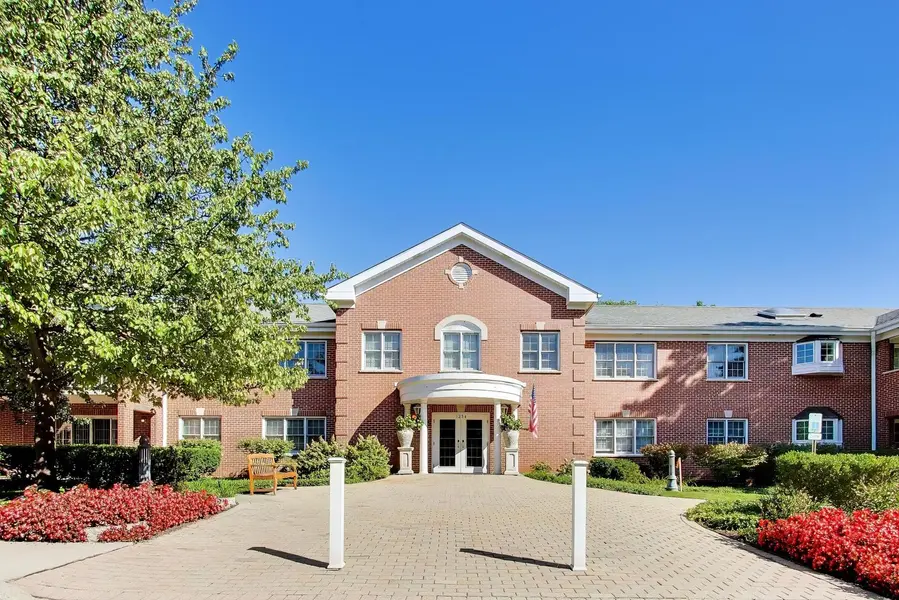 1234 Depot ST #208, Glenview, IL 60025