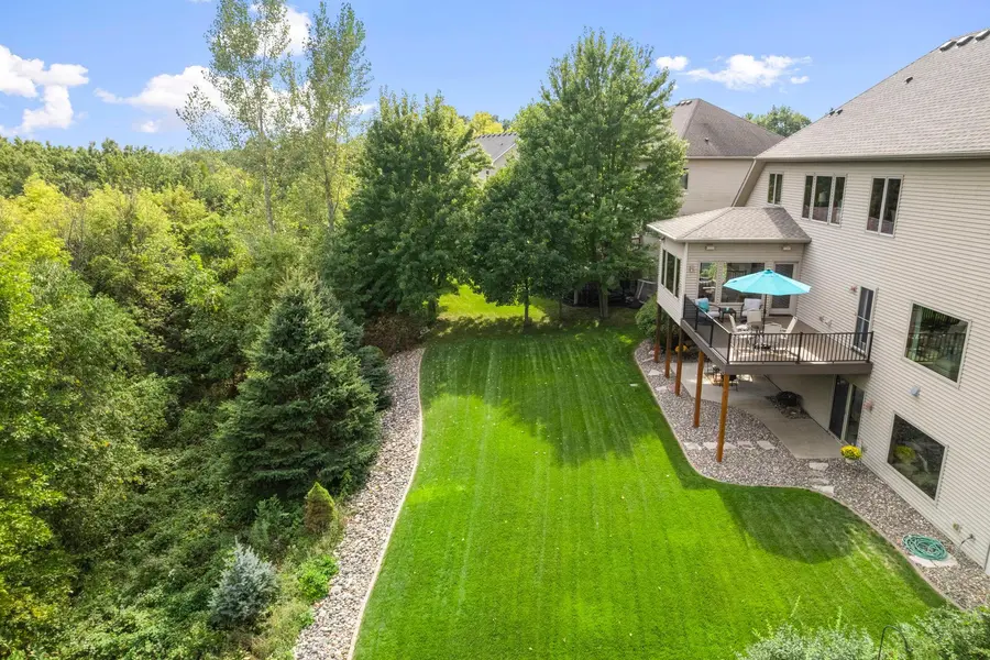 1106 Overlook LN, Carver, MN 55315